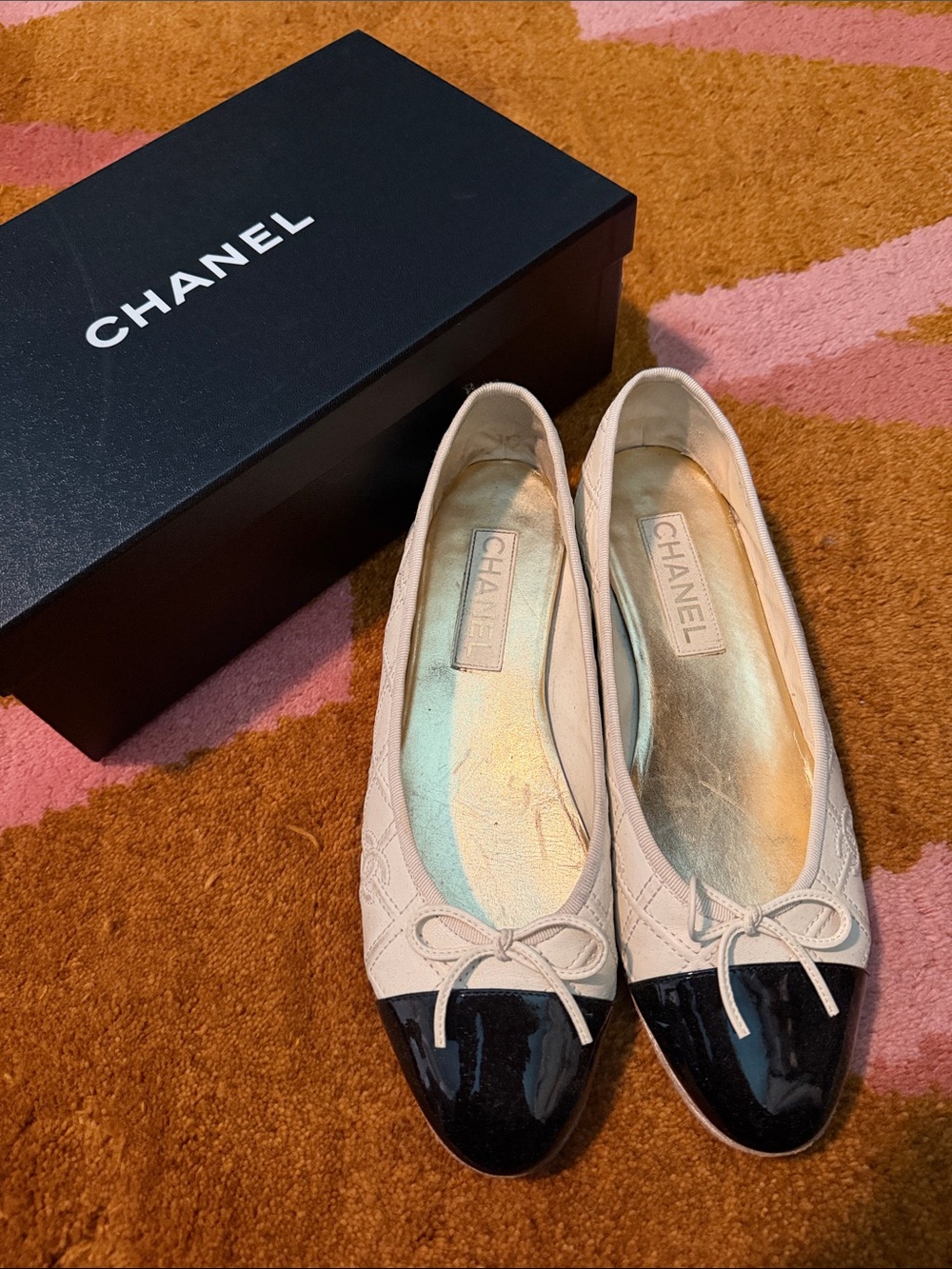 CHANEL Cream Leather Ballet Flats with Black Patent Toe